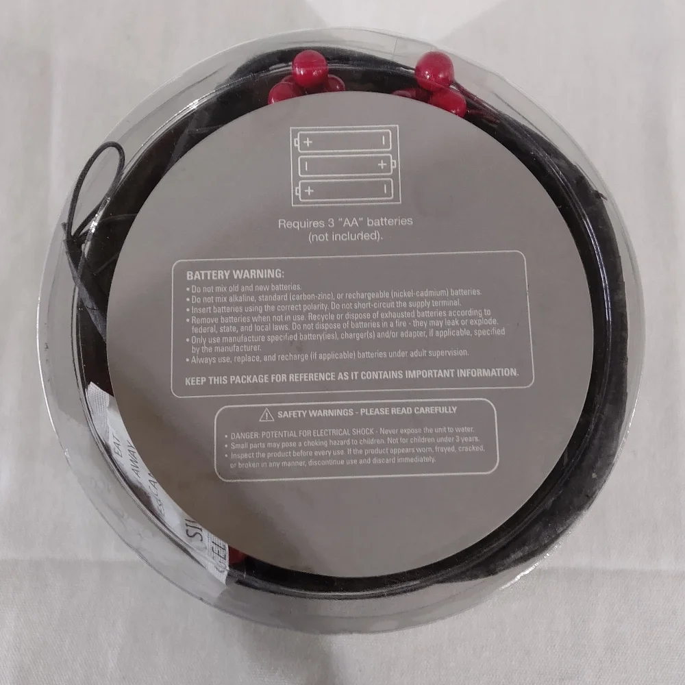 COPY - NEW Silver Lake Collective Garland 6 ft LEDBuilt in 4 Hr Timer Battery O…